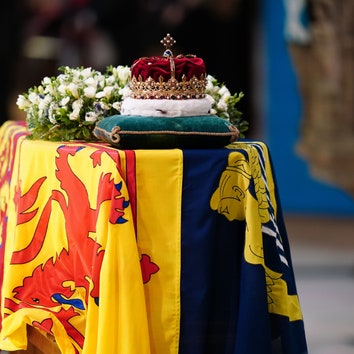 The Crown of Scotland sits atop the coffin of Queen Elizabeth II during a Service of Prayer and Reflection for her life...